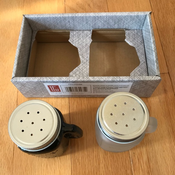 New in box Mason Jar Set of 2 Salt & Pepper Shakers - Picture 3 of 3
